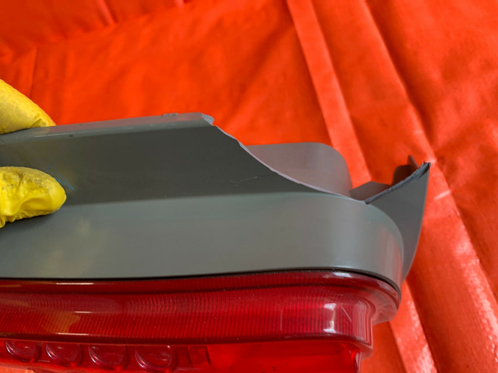OEM 2008 2009 2010 SCION XB PASSENGER RIGHT TAIL LIGHT LAMP R RH   FLAW 2 HOUSIN7