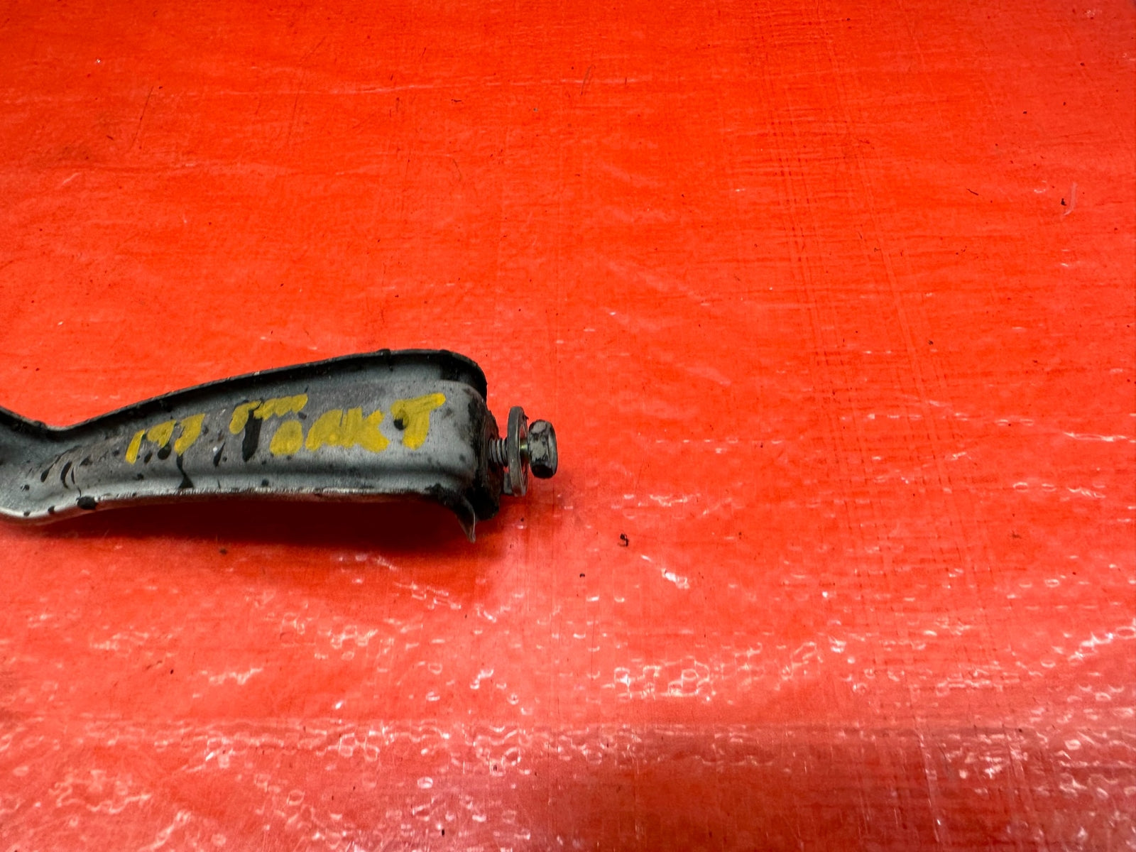 95 98 HONDA ODYSSEY   LEFT OR RIGHT   FENDER STIFFENER BRACKET RETAINER OEM 1934