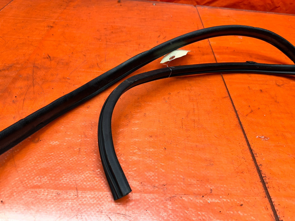 92 96 HONDA PRELUDE RIGHT DOOR OPENING WEATHERSTRIP OEM #33217