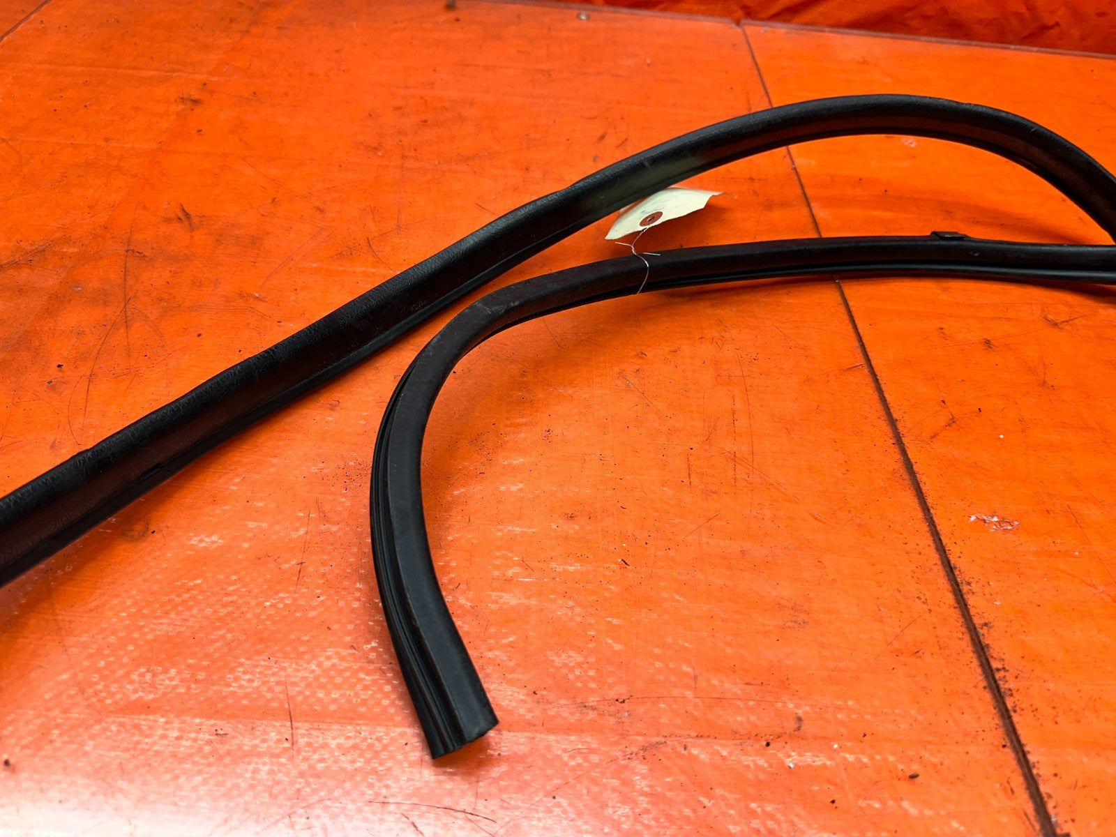 92 96 HONDA PRELUDE RIGHT DOOR OPENING WEATHERSTRIP OEM #33217