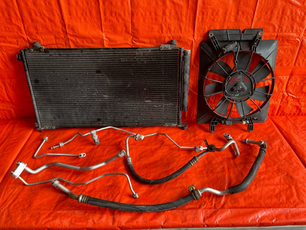 02 04 HONDA CR V CRV   AIR CONDITIONING AC LINE SET LINES W/ CONDENSER + FAN OEM0