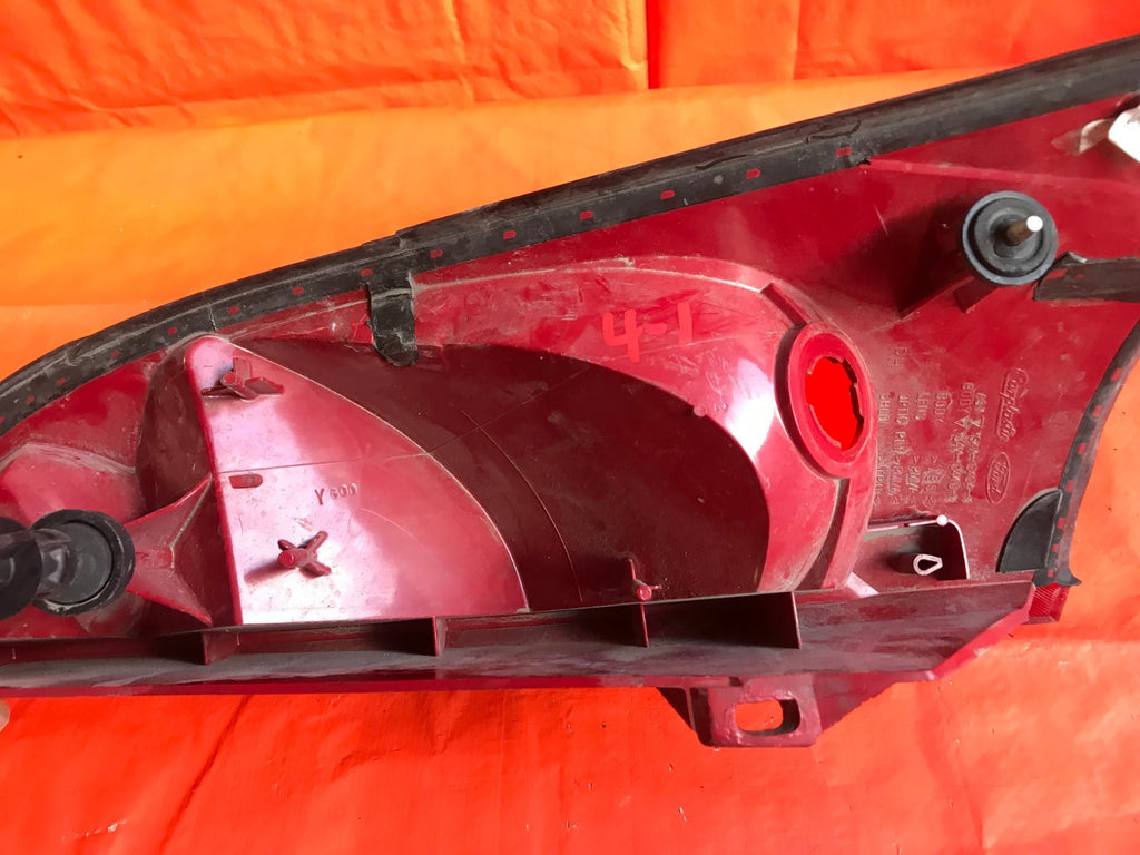 OEM 2003 03 FORD FOCUS HATCHBACK PASSENGER RIGHT TAIL LIGHT LAMP R RH7