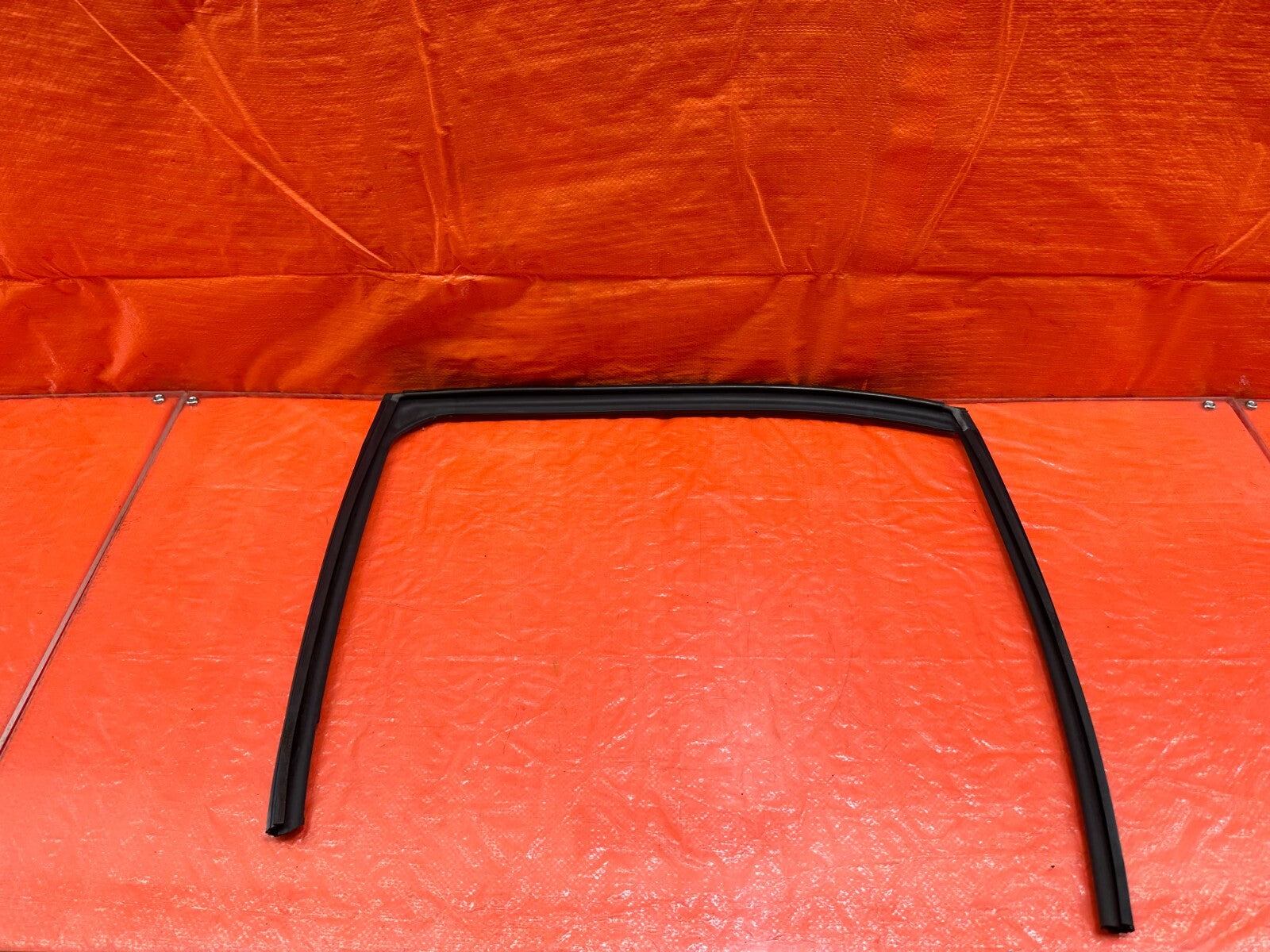 04 08 ACURA TSX   DRIVER LEFT REAR WINDOW GLASS RUN CHANNEL   OEM #2095