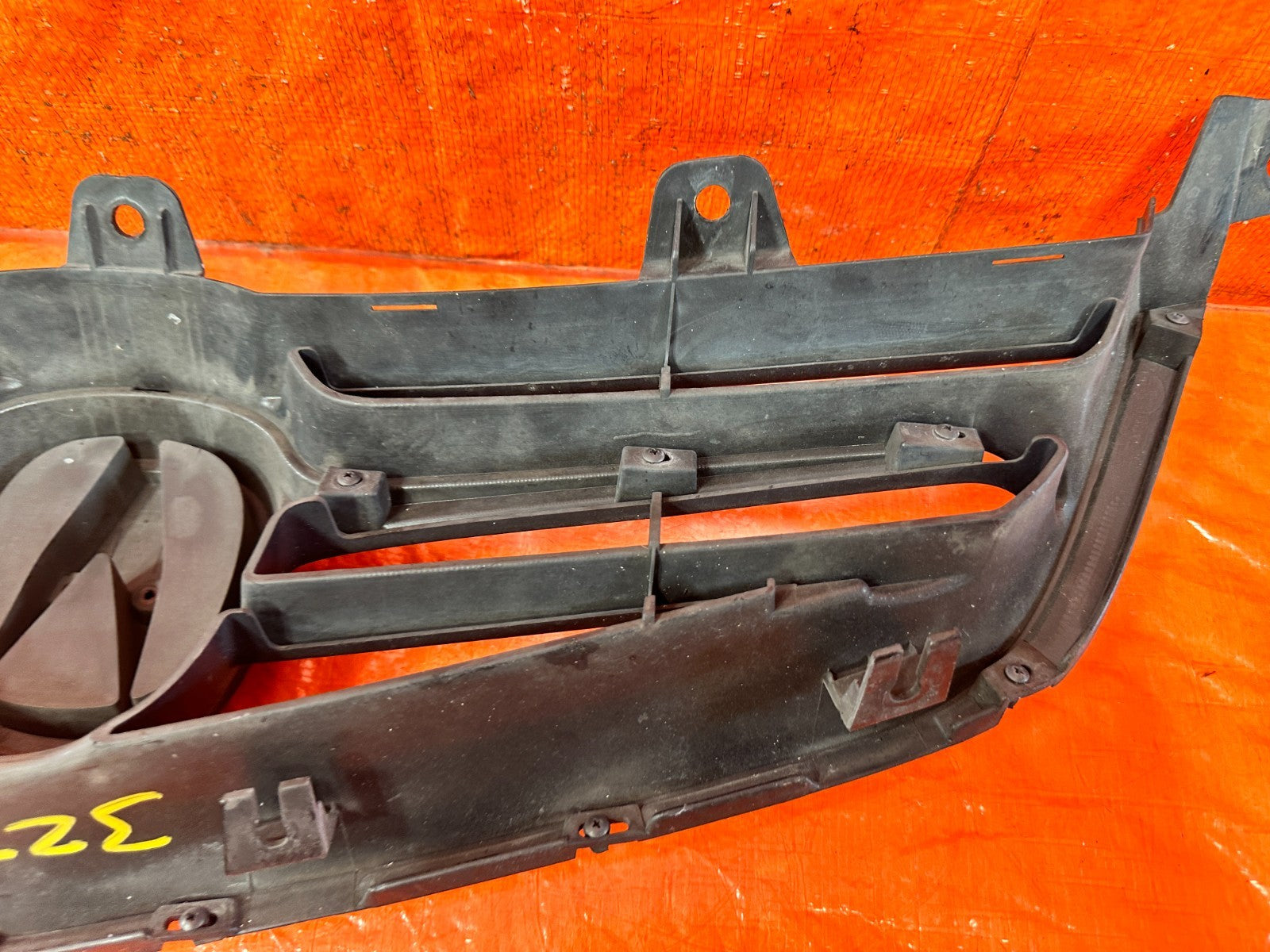 04 05 ACURA TSX   FRONT BUMPER GRILLE ASSEMBLY   OEM #32211