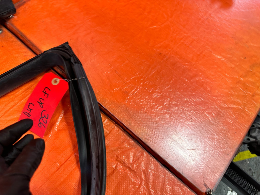 13 16 HYUNDAI GENESIS COUPE   DRIVER LEFT FRONT   UPPER WEATHER STRIP   OEM 32614