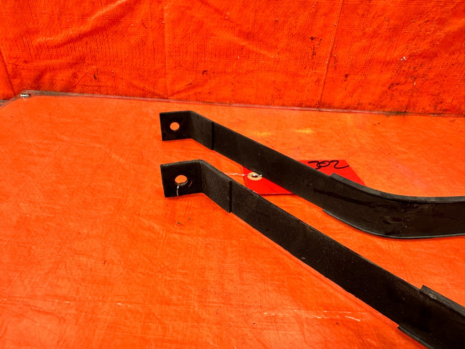 10 16 HYUNDAI GENESIS COUPE GASOLINE GAS FUEL TANK STRAP SET STRAPS SUPPORTS 3025