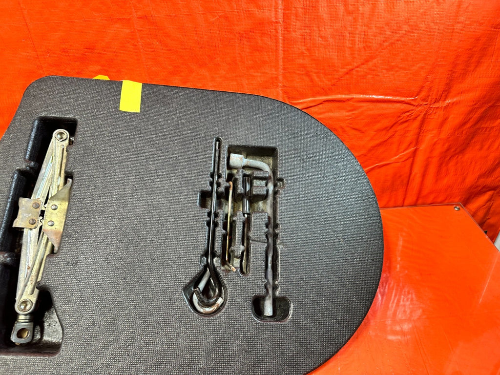 04 08 ACURA TSX   SPARE TIRE TOOL KIT   JACK LUG NUT WRENCH SWIVEL   OEM #2917