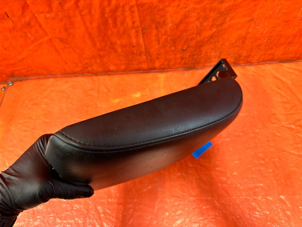 08 13 INFINITI G37 COUPE   ARM REST CENTER CONSOLE BLACK LEATHER TOP PORTION OEM9