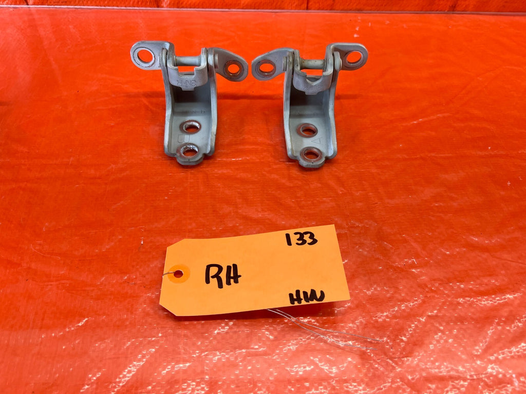 02 06 ACURA RSX   PASSENGER RIGHT FRONT DOOR HINGE SET UPPER LOWER   OEM #1330