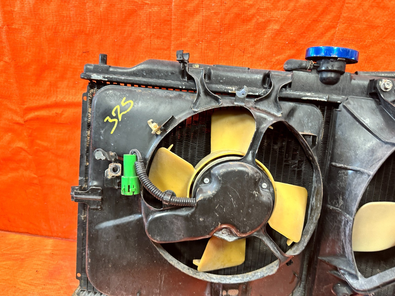 90 91 HONDA CIVIC   5 SPEED MANUAL RADIATOR W/ BOTH FANS TANK BRACKETS OEM 32512