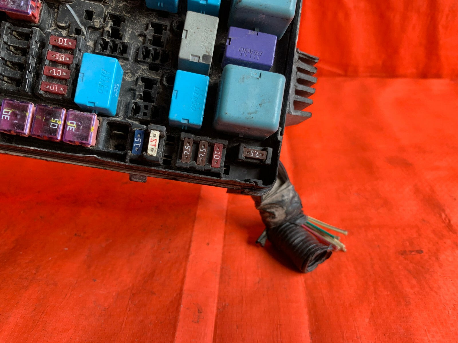 OEM 2007 07 TOYOTA TACOMA 2.7L BASE   ENGINE BAY UNDER THE HOOD FUSE BOX PANEL4