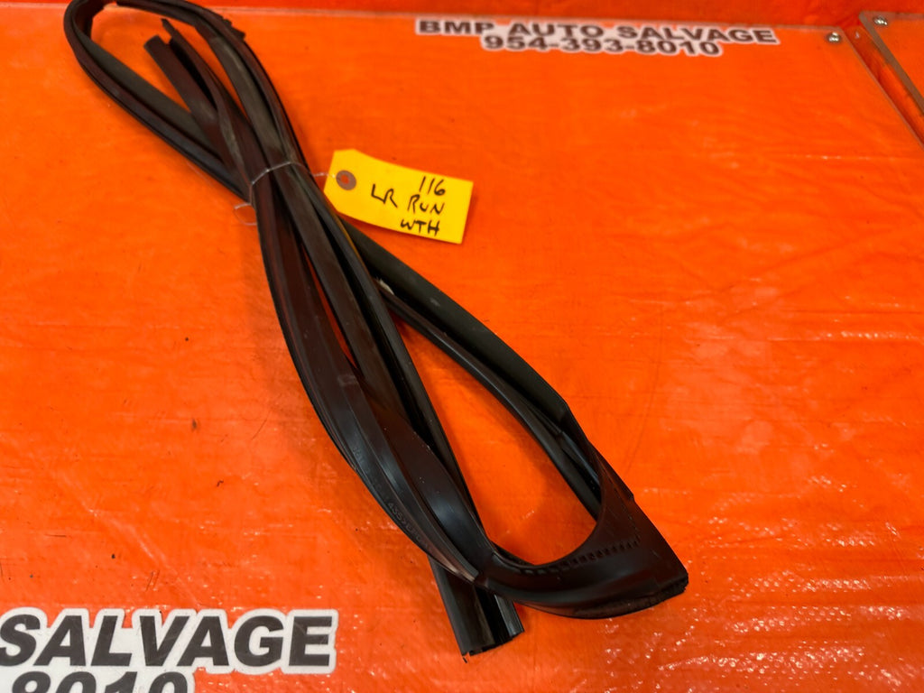 2010 10 INFINITI FX35 DRIVER LEFT REAR WINDOW GLASS RUN CHANNEL   OEM #1165
