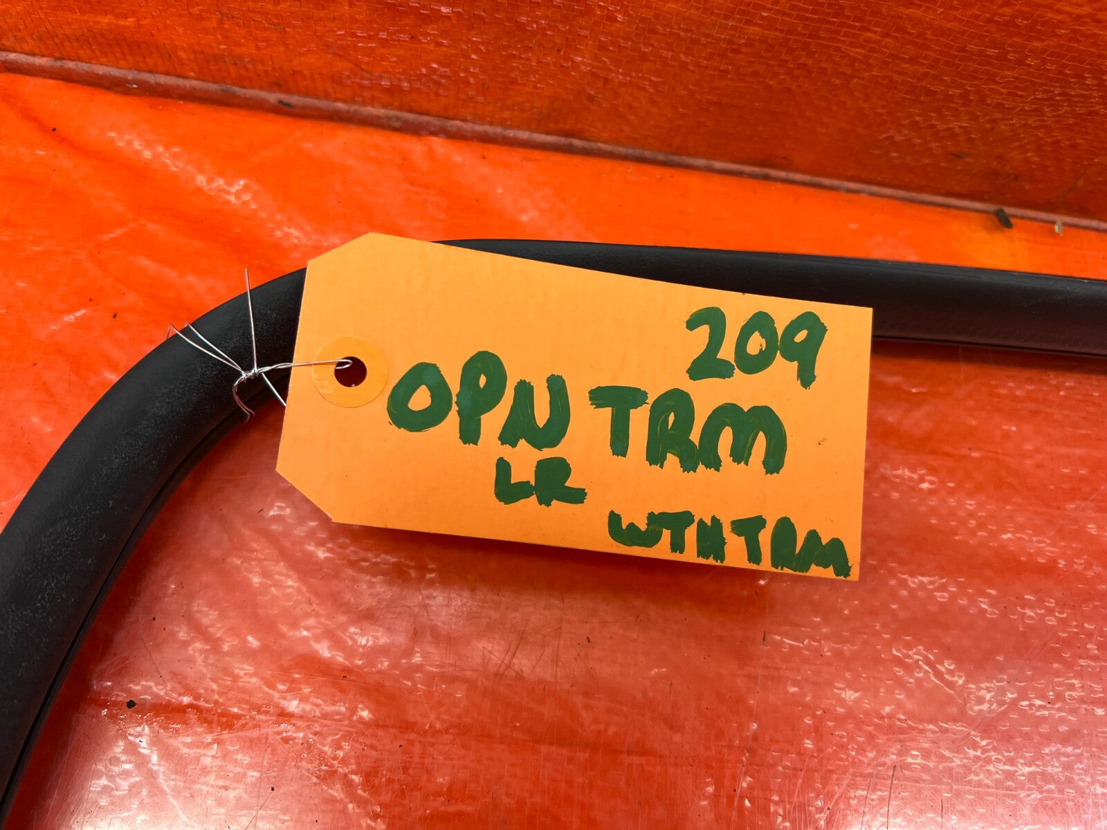 04 08 ACURA TSX   LEFT REAR   DOOR TO CHASSIS WEATHER STRIP OPEN TRIM OEM #20517