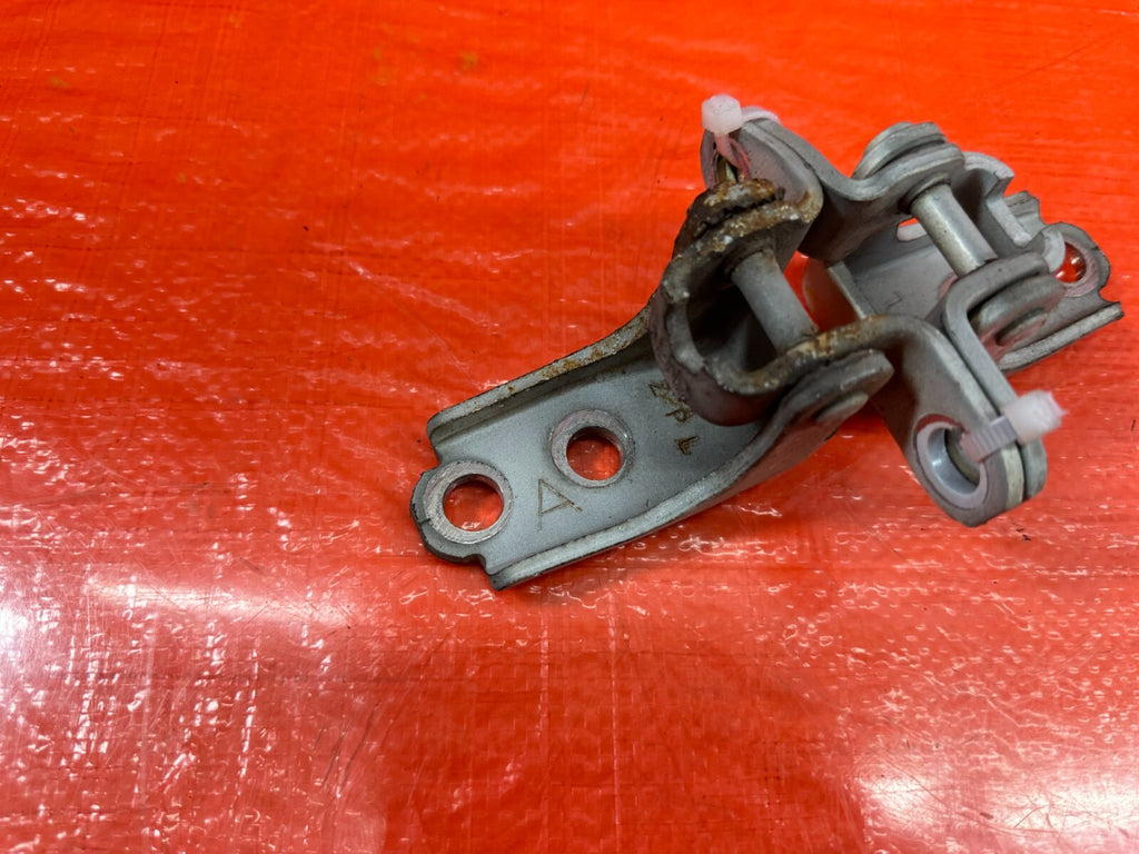 02 06 ACURA RSX   PASSENGER RIGHT FRONT DOOR HINGE SET UPPER LOWER   OEM #2124