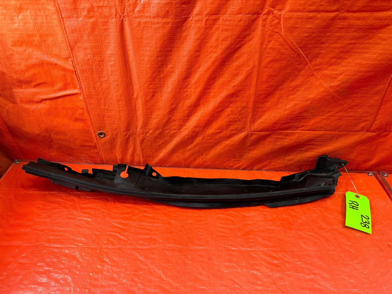 07 13 INFINITI G35 G37 SEDAN   RUBBER FENDER TRIM HOOD SEAL   RIGHT   OEM #2380