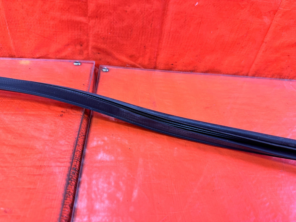 10 16 HYUNDAI GENESIS COUPE   CHASSIS TO DOOR OPEN TRIM RUBBER STRIP RIGHT FRONT6