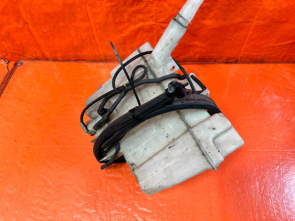 08 15 INFINITI G37 COUPE   WINDSHIELD WIPER RESERVOIR TANK W/ MOTOR    OEM 32911