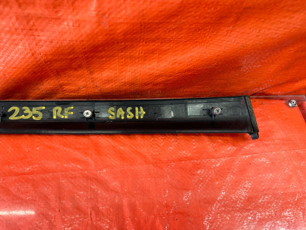 92 93 HONDA CIVIC COUPE & HATCH PASSENGER RIGHT DOOR SASH TRIM MOLDING STRIP 2356