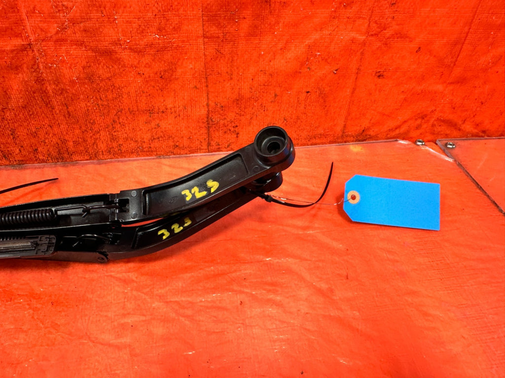 13 16 HYUNDAI GENESIS COUPE   LEFT & RIGHT WINDSHIELD WIPER ARMS   OEM 3255