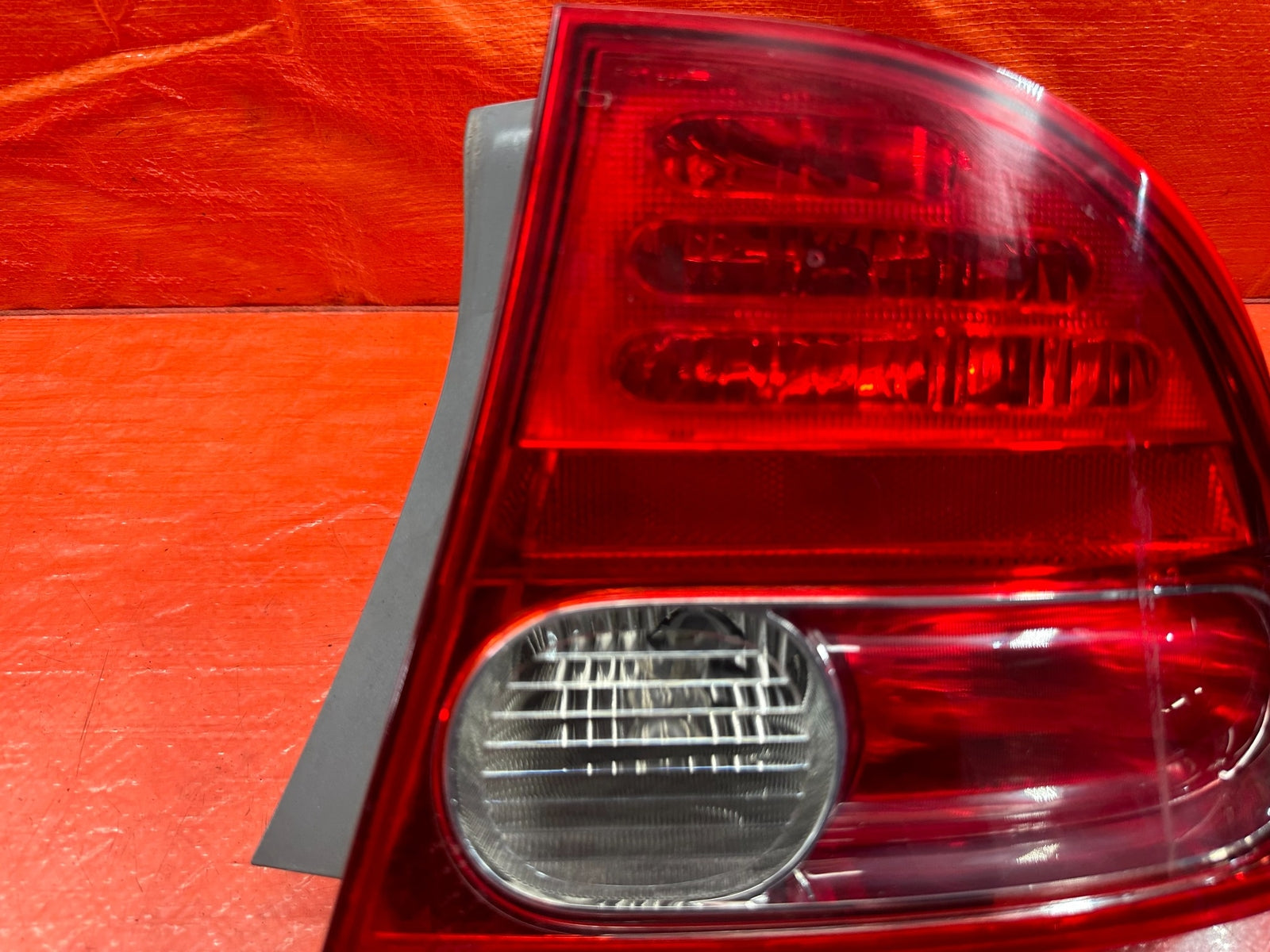 06 08 HONDA CIVIC 4D SEDAN   PASSENGER RIGHT   OUTER TAIL LIGHT LAMP   OEM #2033