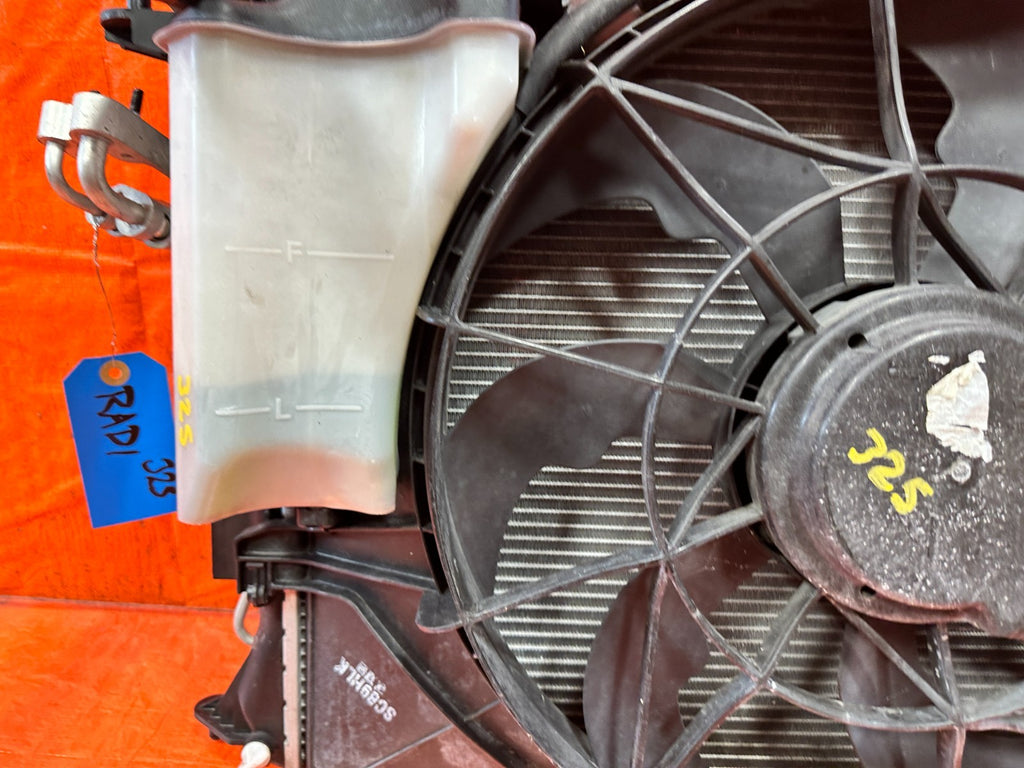 12 14 HYUNDAI GENESIS COUPE BK2 2.0L   RADIATOR W/ BOTH COOLING FANS & TANK 32512
