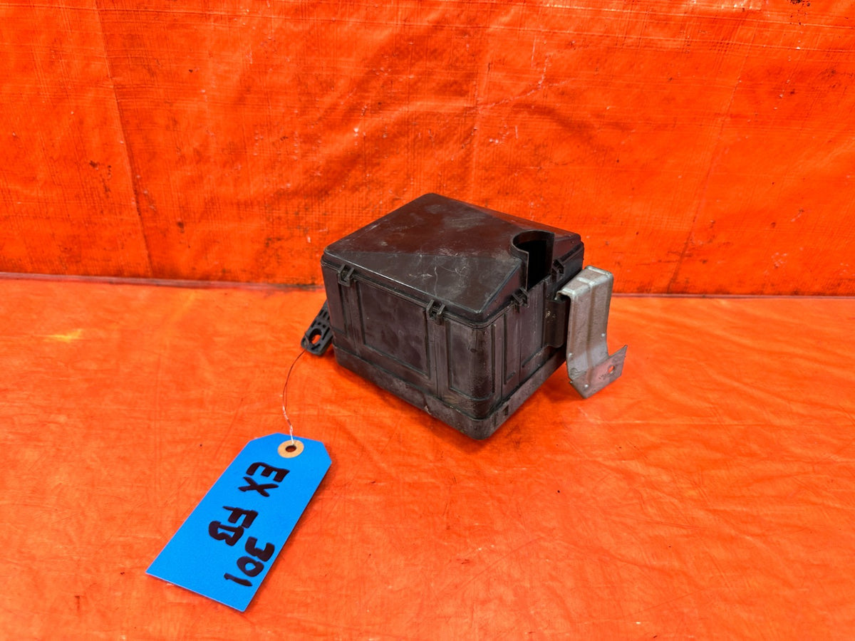 97-01 HONDA CR-V CRV - EXTERIOR UNDER THE HOOD ENGINE BAY FUSE BOX PANEL OEM 3013