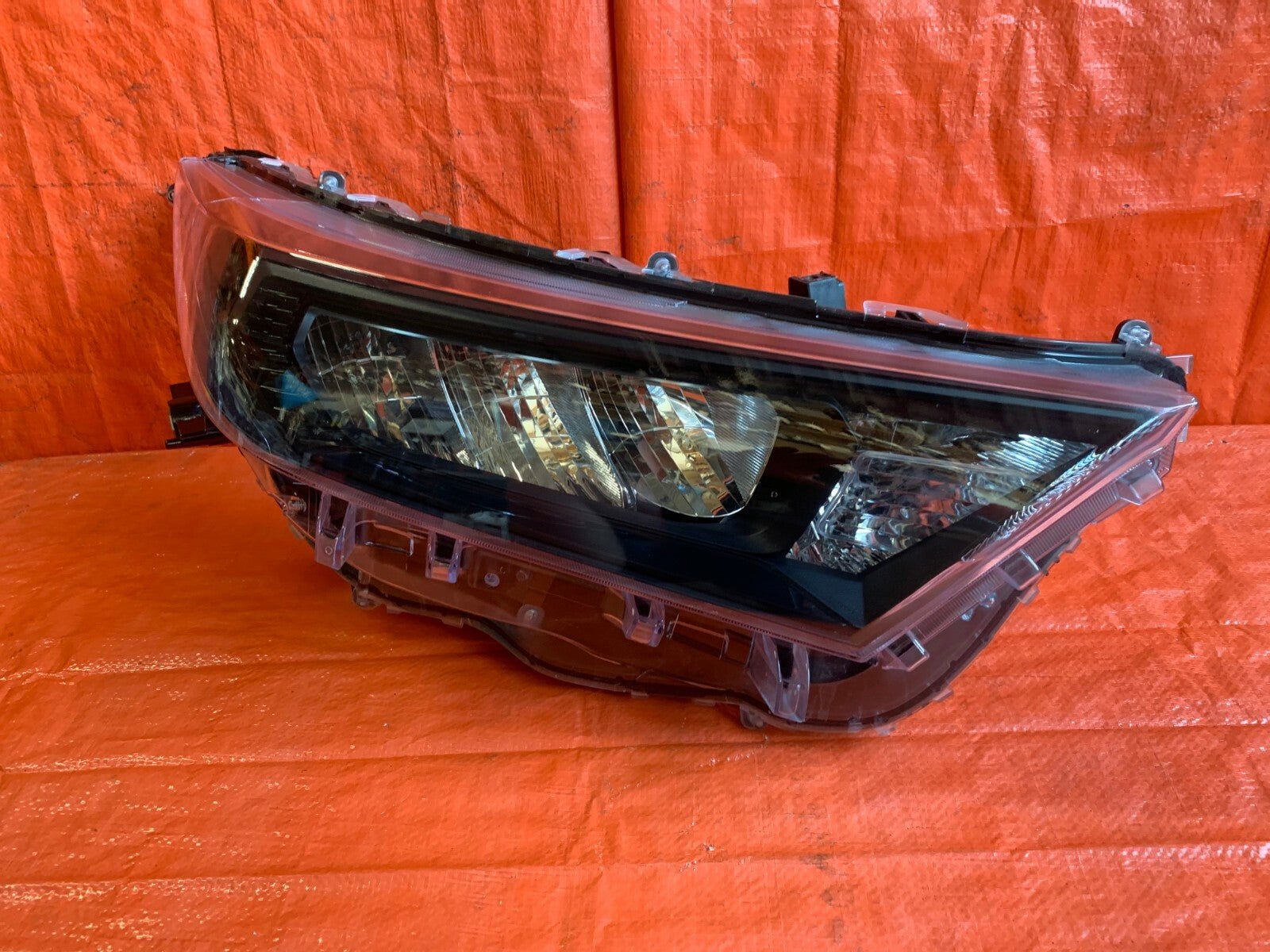 OEM 2019 2020 19 20 TOYOTA RAV4 XLE PASSENGER RIGHT HEADLIGHT BLACK HOUSING LED2
