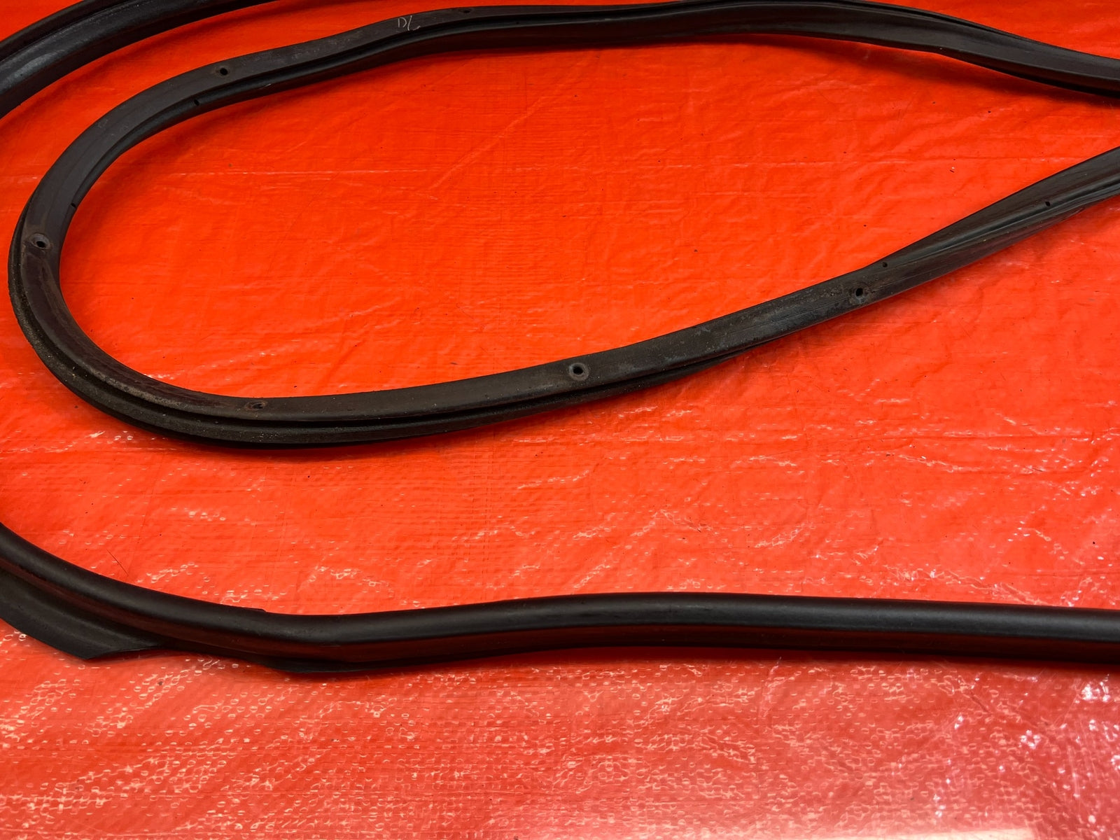 02 05 HONDA CIVIC SI EP3 HATCH   RIGHT   DOOR WEATHER STRIP TRIM SEAL GASKET 1869