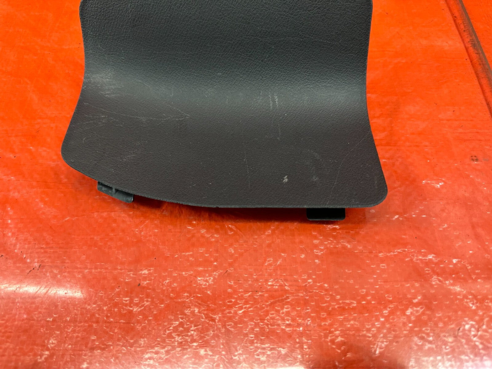 02 05 HONDA CIVIC SI EP3 HATCHBACK   TAIL LIGHT TRIM PLASTIC COVER LEFT OEM #2134