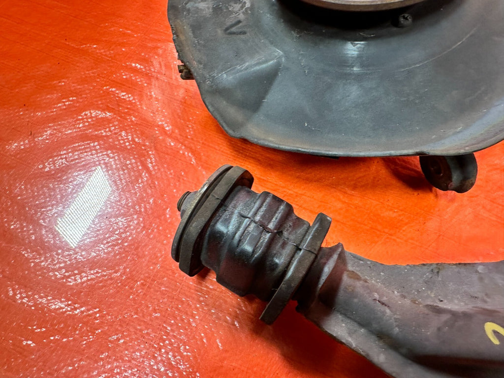 99 00 HONDA CIVIC SI EM1 LEFT FRONT SPINDLE KNUCKLE HUB W/ CONTROL ARMS OEM 2847