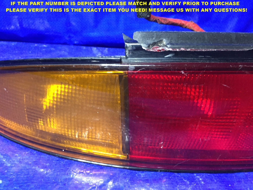 OEM 1993 1994 INFINITI J30 DRIVER LEFT TAIL LIGHT HAS DAMAGE LOOK AT PICTURES7