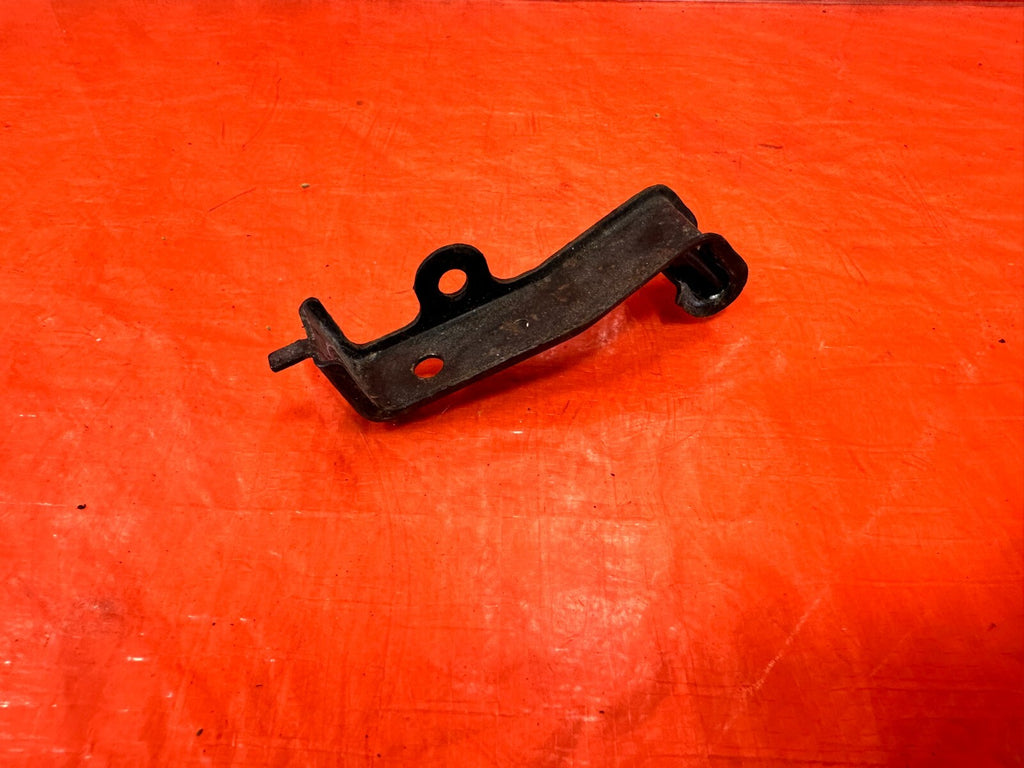 94 01 ACURA INTEGRA   CHASSIS MOUNTED THROTTLE CABLE BRACKET   OEM #2745