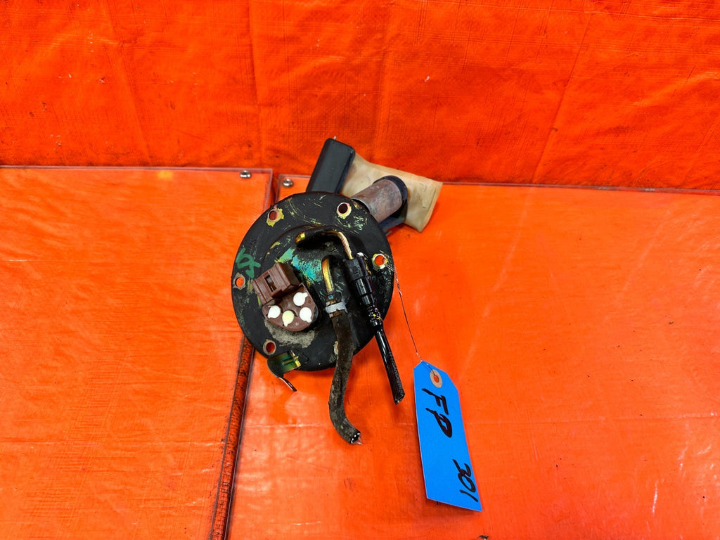 97 98 HONDA CR V CRV   GASOLINE GAS FUEL PUMP SENDING UNIT W/ HOUSING OEM #3010