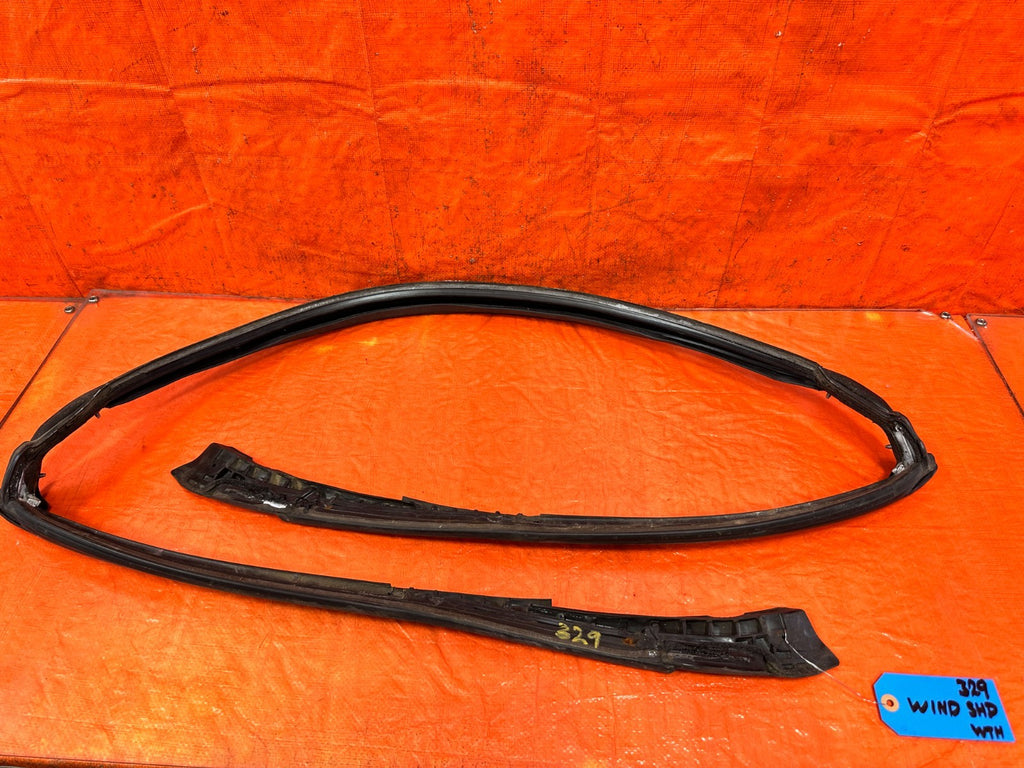 09 15 INFINITI G37 CONVERTIBLE   WINDSHIELD WEATHER STRIP   OEM FACTORY #3290