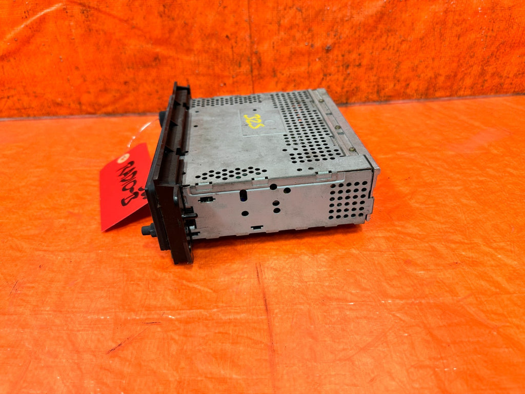 90 91 HONDA CIVIC HATCHBACK   AM FM RADIO STEREO CASSETTE PLAYER   OEM 3255
