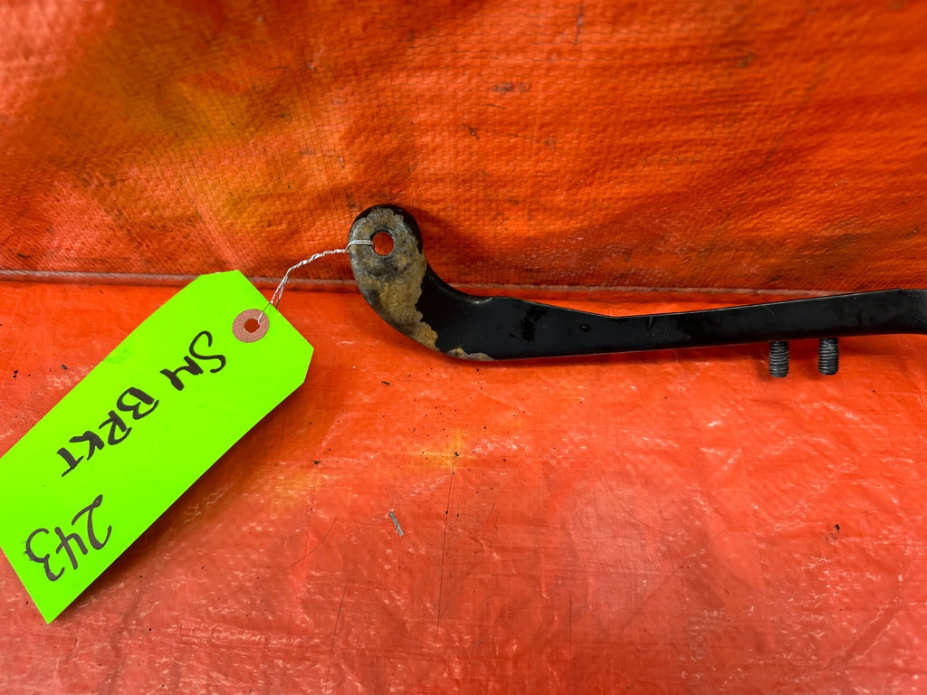 88 91 HONDA CRX DX   D15B2 EXHAUST MANIFOLD BRACKET   OEM FACTORY #2432