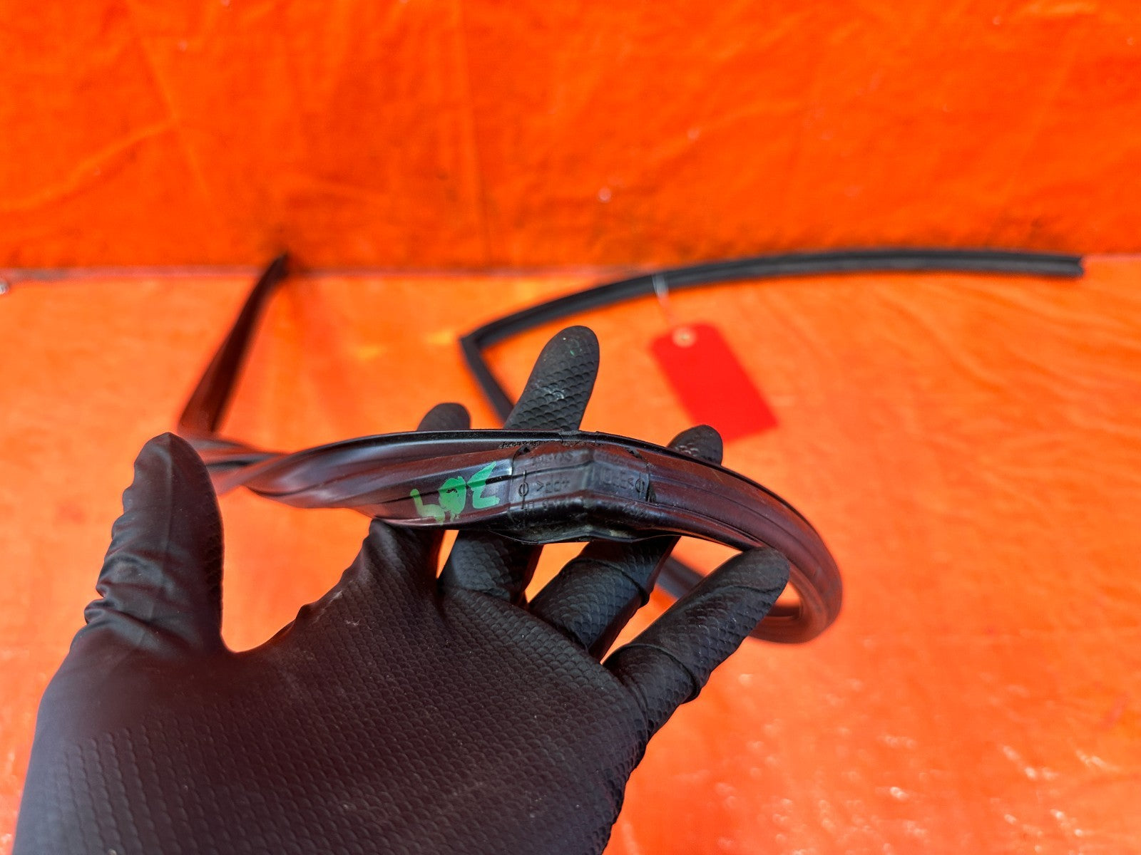 06 11 CIVIC 4D SEDAN   DRIVER LEFT REAR WEATHER STRIP RUN CHANNEL   OEM #3072