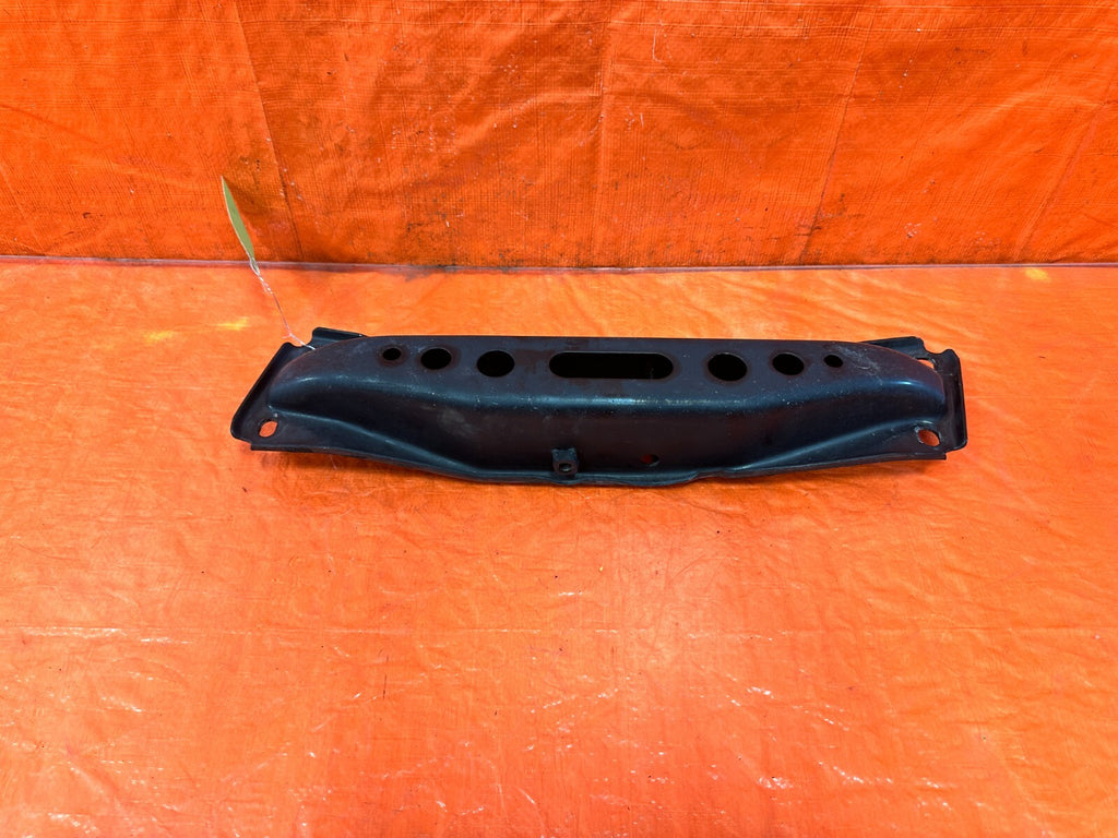03 07 INFINITI G35 COUPE   LOWER AUTOMATIC TRANSMISSION BRACKET   OEM FACTORY 981