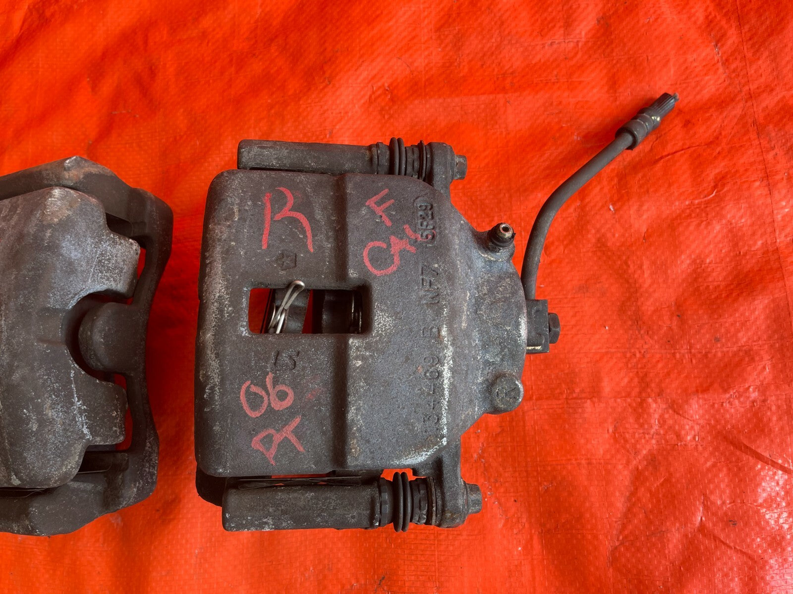 02 10 CHRYSLER PT CRUISER   BASE MODEL   BRAKE CALIPER SET   LEFT RIGHT   OEM OE4