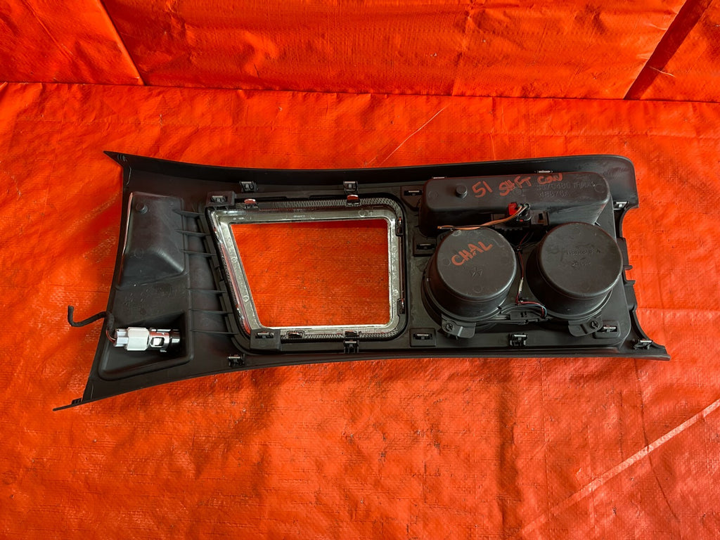 11 14 DODGE CHALLENGER 5.7L R/T AUTOMATIC   INTERIOR SHIFTER CONSOLE CUP HOLDER9
