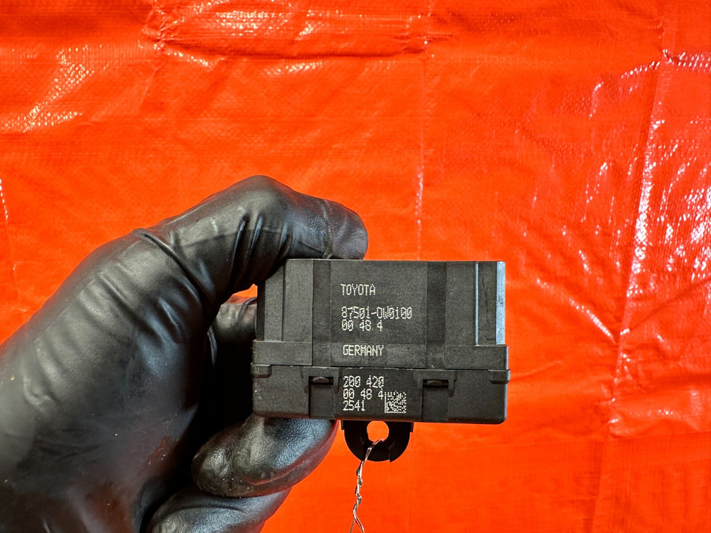 2002 02 LEXUS SC430   SEAT HEATER CONTROL MODULE   87501 0W0100   OEM 261 14
