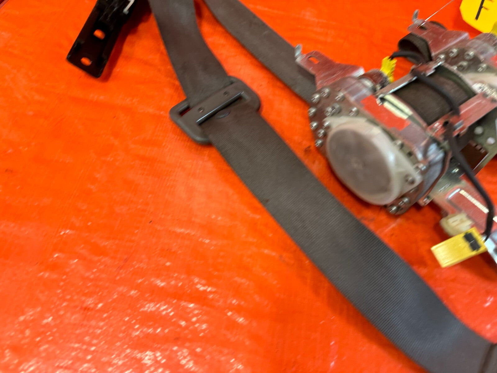 06 08 HONDA CIVIC SEDAN   LEFT & RIGHT FRONT SEAT BELTS   GRAY COLOR   OEM #26010