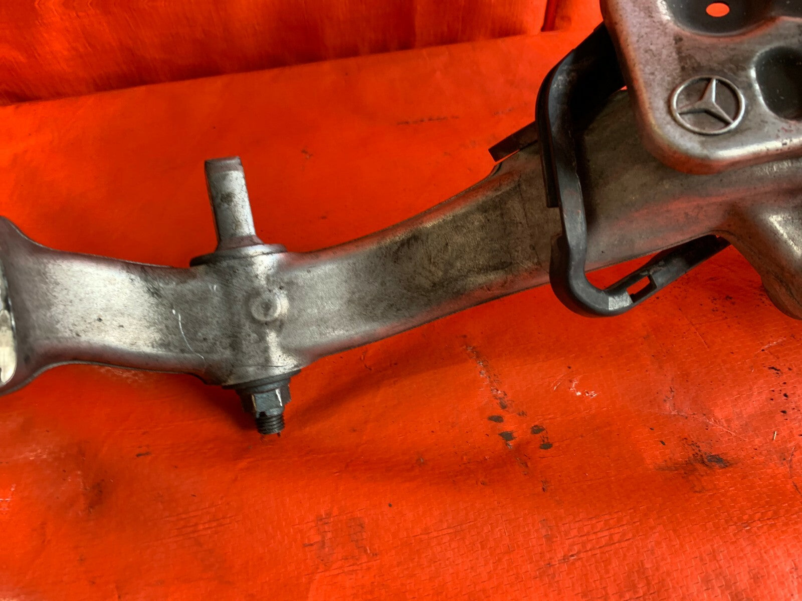 OEM 2015 MERCEDES BENZ C300 W205 4MATIC   PASSENGER RIGHT FRONT SPINDLE KNUCKLE5