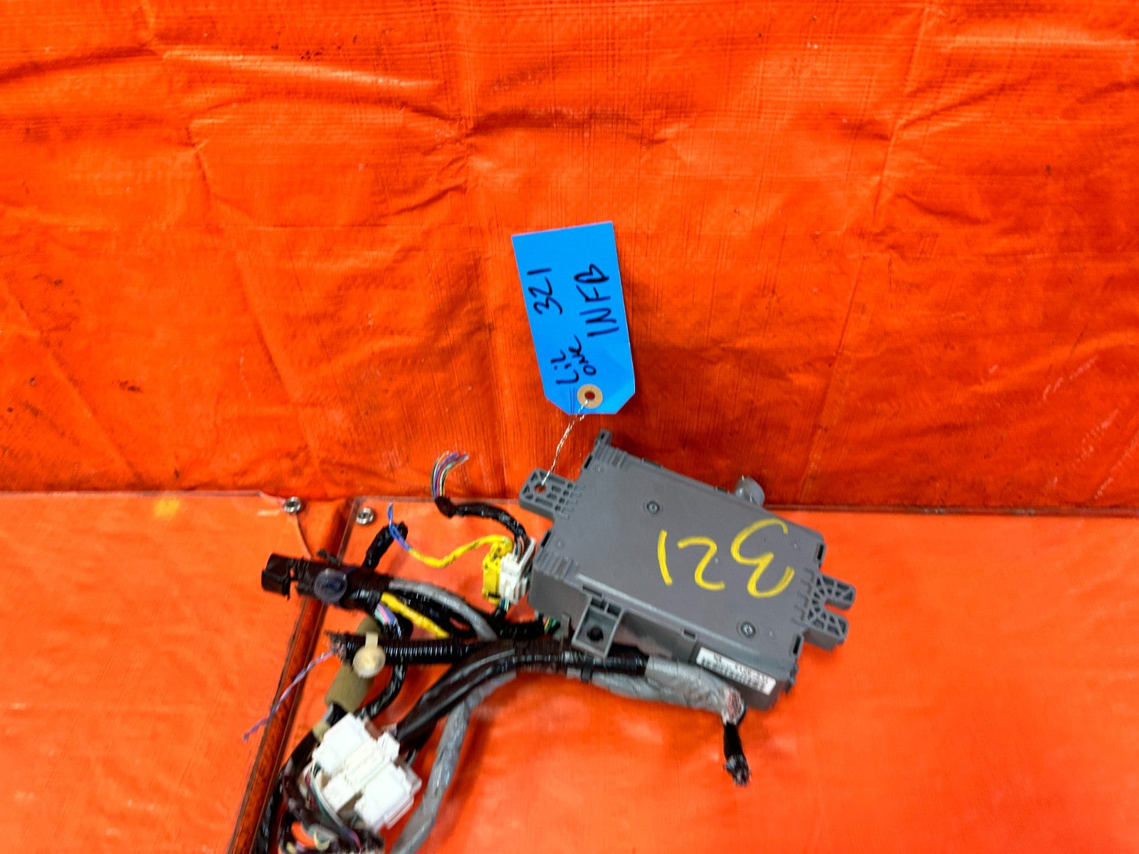 09 10 ACURA TSX 6 SPEED   INTERIOR CABIN UNDER DASH FUSE BOX PANEL LEFT SIDE 3217