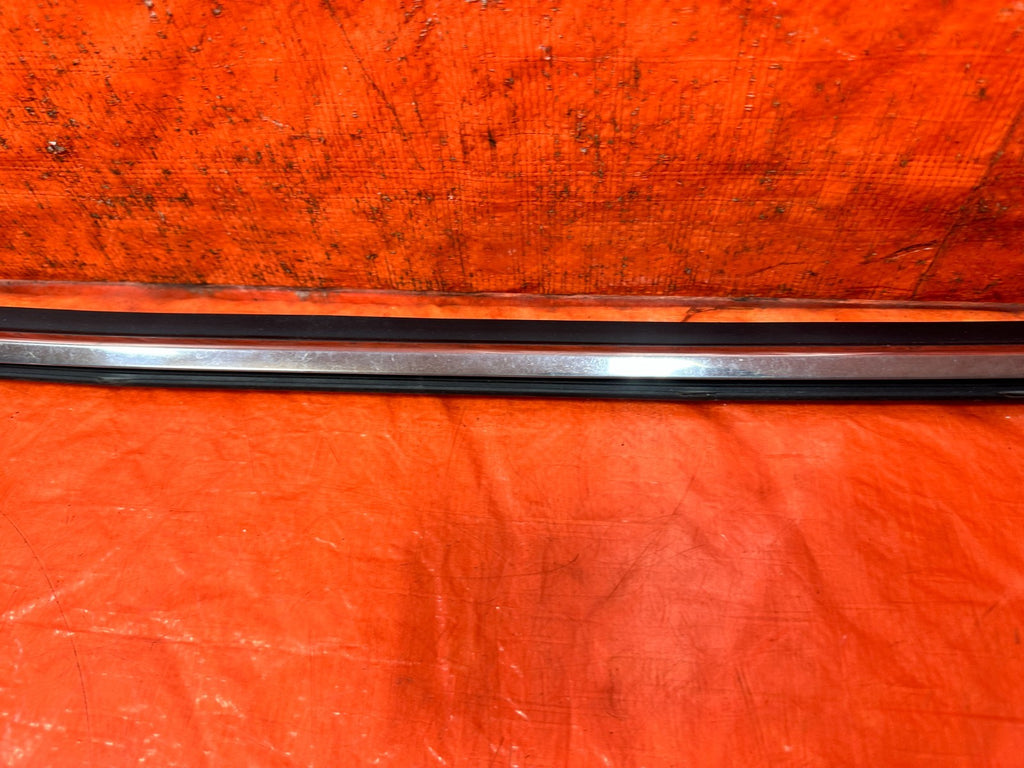 09 15 INFINITI G37 CONVERTIBLE   PASSENGER RIGHT EXTERIOR WINDOW GLASS TRIM 3292