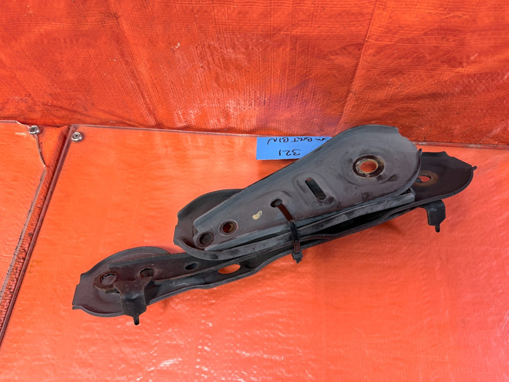 09 14 ACURA TSX   REAR SUB FRAME CROSSMEMBER MOUNTING BRACKETS BRACES OEM #3215