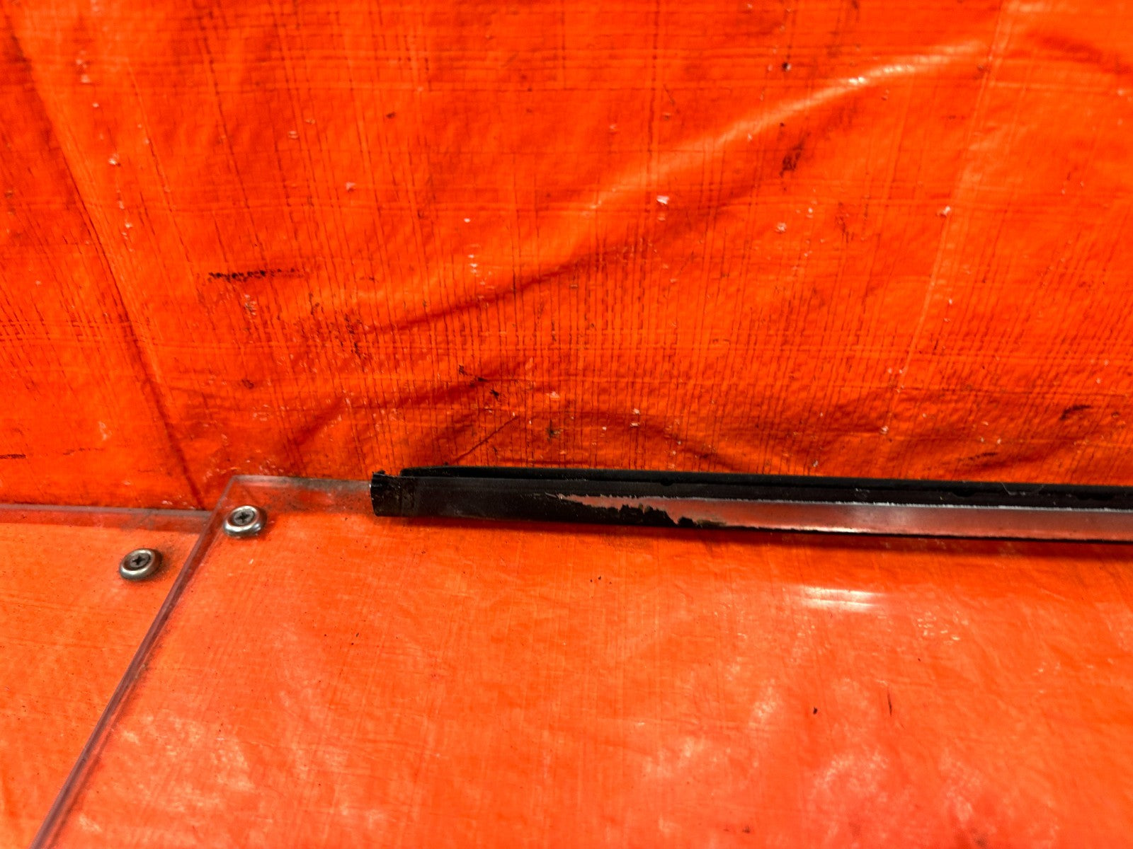 02 05 HONDA CIVIC SI EP3 HATCH   DRIVER LEFT EXTERIOR WINDOW GLASS TRIM OEM 3064