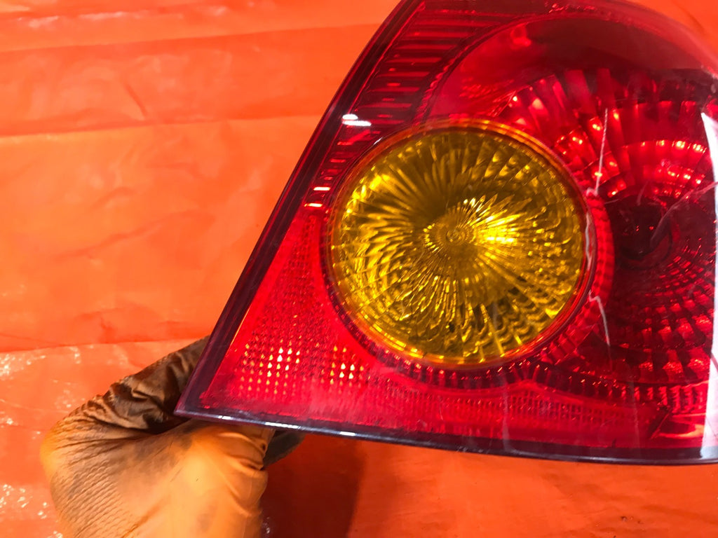 OEM 2006 06 TOYOTA COROLLA PASSENGER RIGHT OUTER TAIL LIGHT LAMP R RH1
