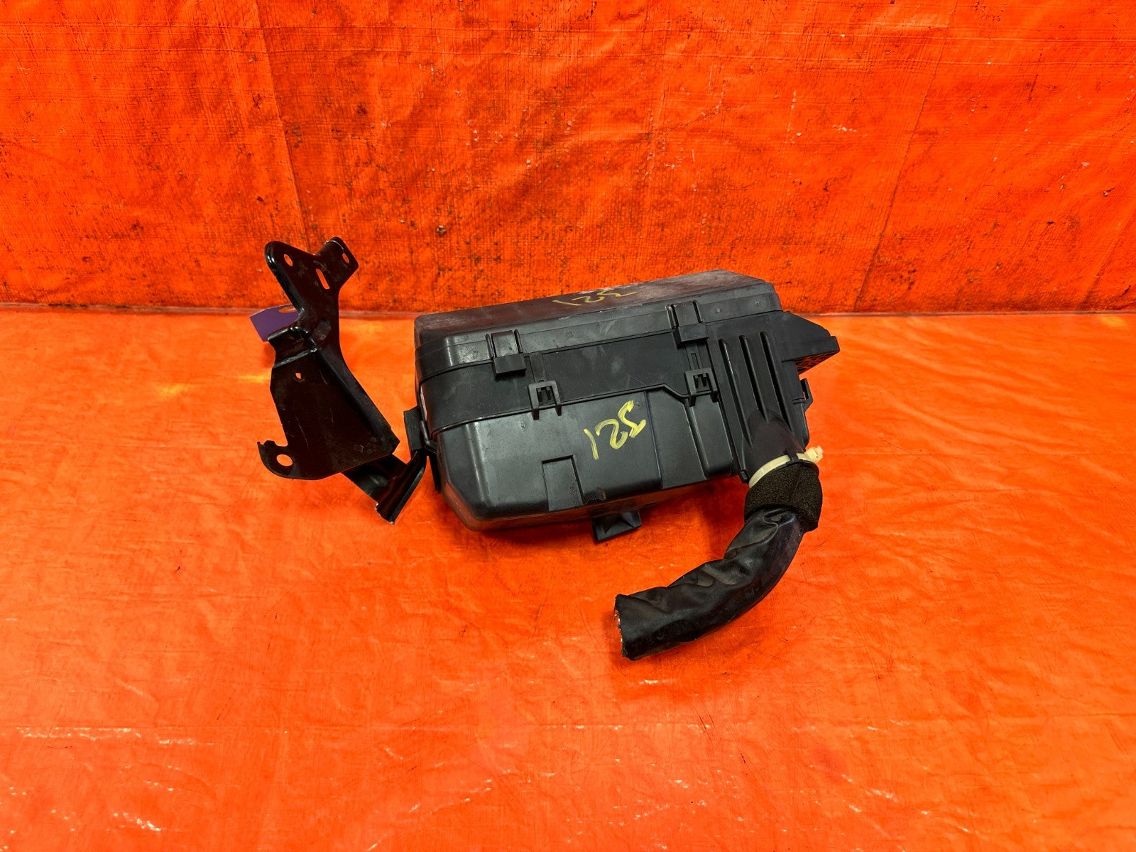 09 14 ACURA TSX   UNDER THE HOOD ENGINE BAY FUSE BOX PANEL   OEM 3211
