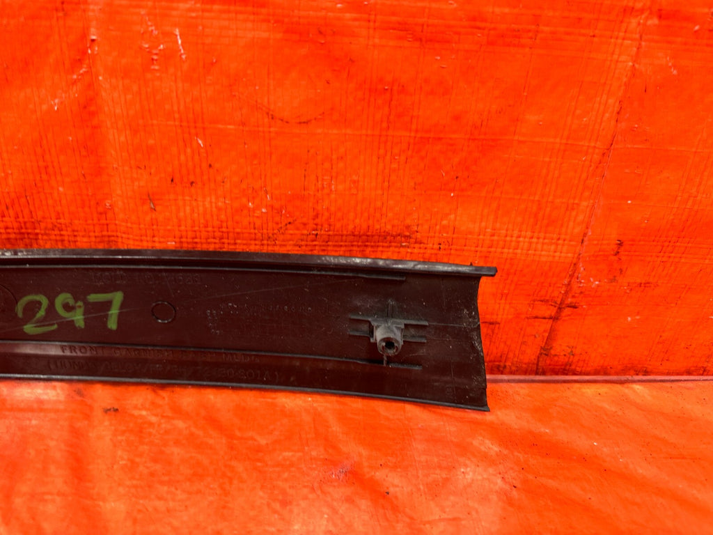 96 00 HONDA CIVIC   SEDAN   PASSENGER RIGHT FRONT DOOR SASH TRIM MOLDING OEM 2974